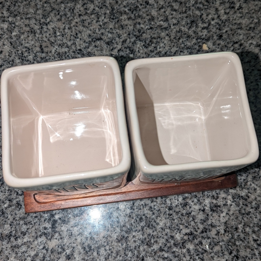 Rae Dunn pen and pencil holder